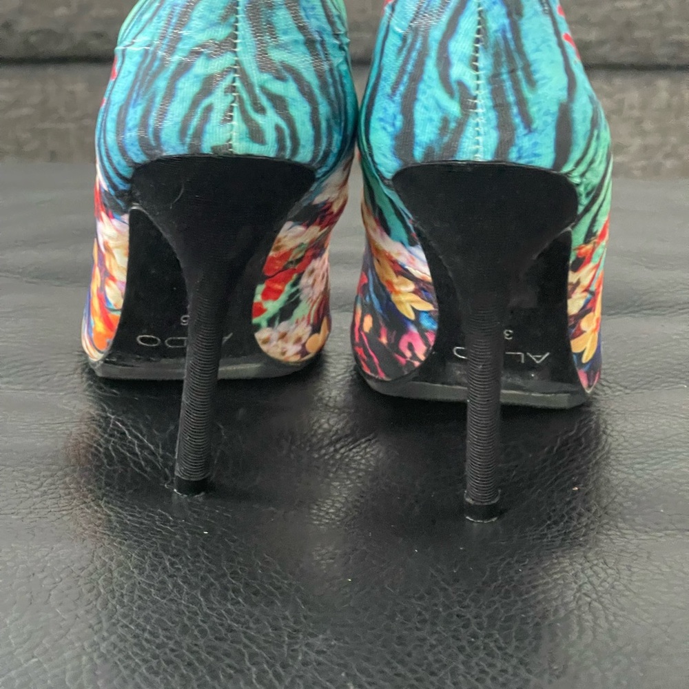 COPY - Also floral print fabric pumps!! - Picture 2 of 5
